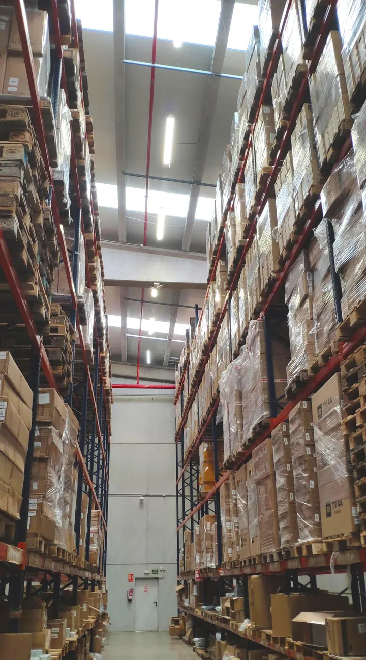 ESPOST西班牙巴塞罗那仓仓库实景